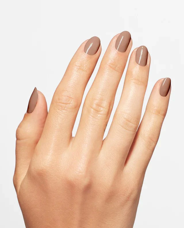 OPI Infinite Shine ISL135 Basic Baddie - Image 3