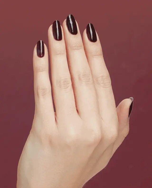 OPI Gel Color GC MI12 Complimentary Wine - Image 3