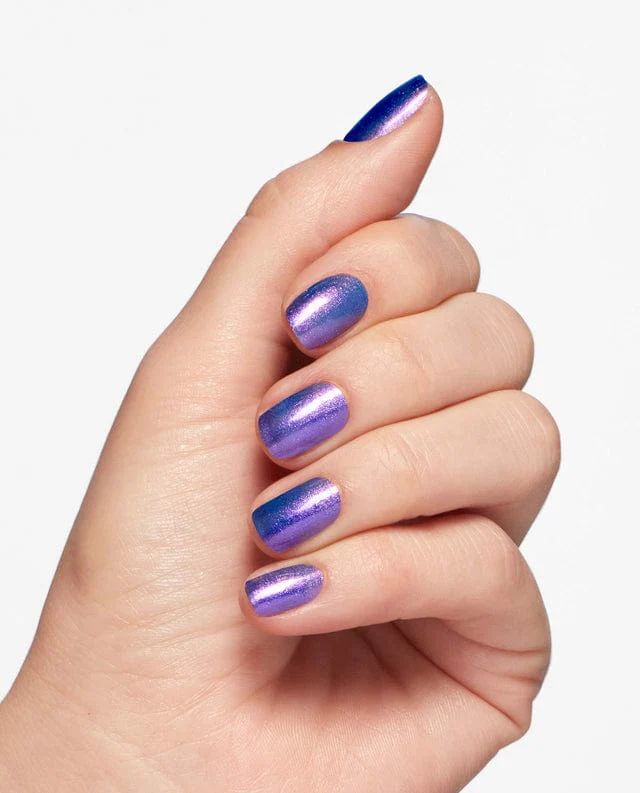 OPI Gel Color GC HPQ11 Shaking My Sugarplums - Image 3
